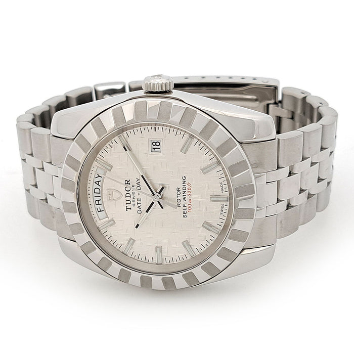 TUDOR
Classic Day-Date
With Warranty Card