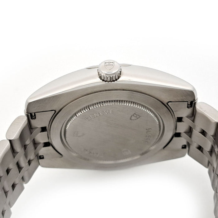 TUDOR
Classic Day-Date
With Warranty Card