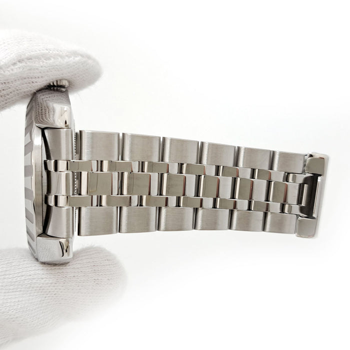 TUDOR
Classic Day-Date
With Warranty Card