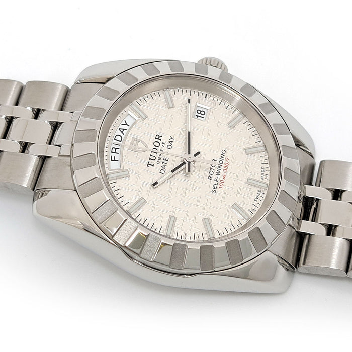 TUDOR
Classic Day-Date
With Warranty Card