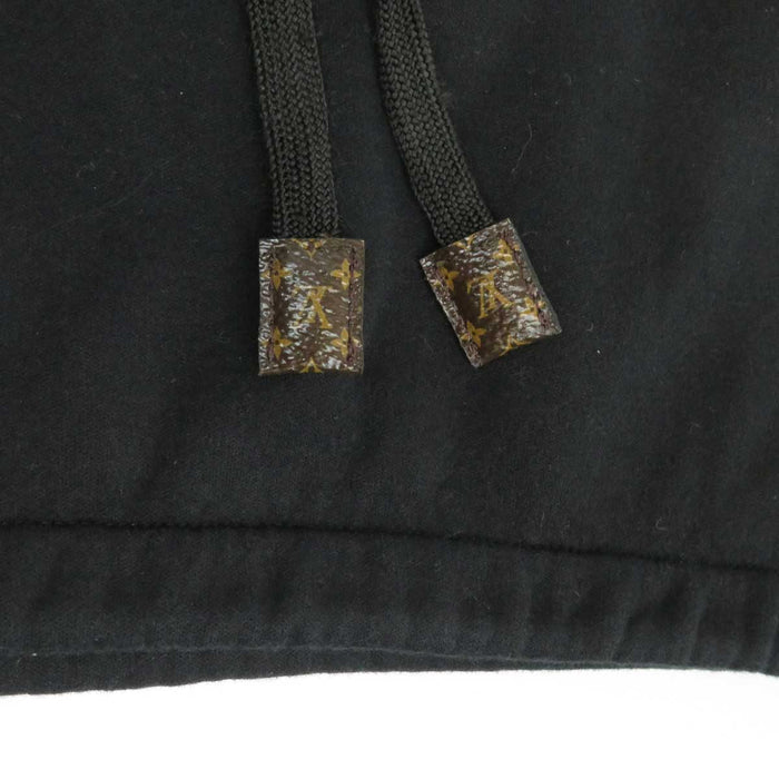 LOUIS VUITTON 
RM191W FED FGST05 LV short length monogram long sleeve 
logo stamp print cropped length hoodie