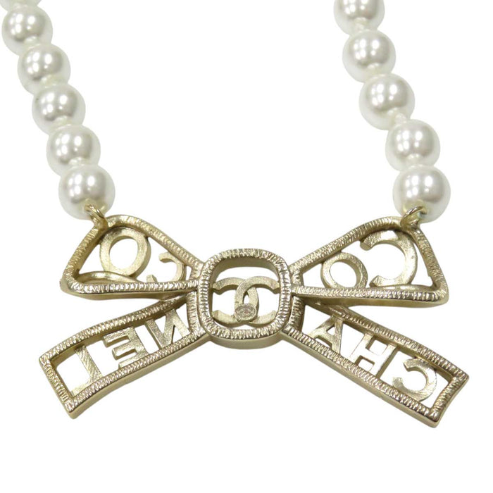 CHANEL
COCO CC Logo Rhinestone 20A Light Gold Metal
Coco Mark Ribbon Costume Pearl Necklace