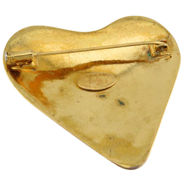 CHANEL 
COCO CC logo metallo color oro 93P 
Spilla vintage con motivo a cuore e marchio Coco