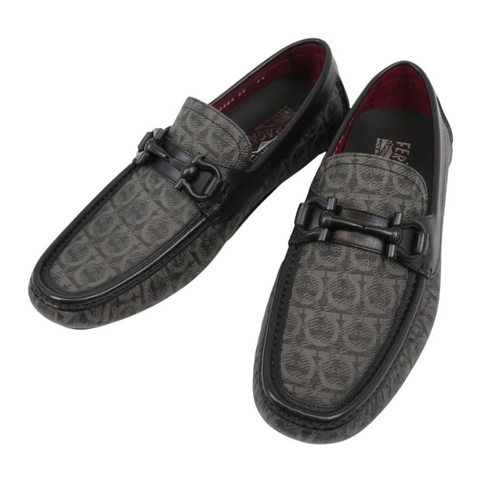 Salvatore Ferragamo
All-over pattern leather
Gancini driving shoes