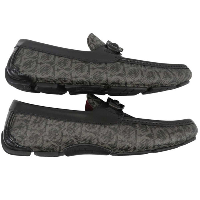 Salvatore Ferragamo
All-over pattern leather
Gancini driving shoes