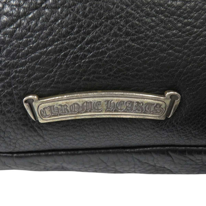 CHROME HEARTS 
SAC-MAIL Couteau en cuir Dague Zip Argent 
Croix filigrane Sac mail