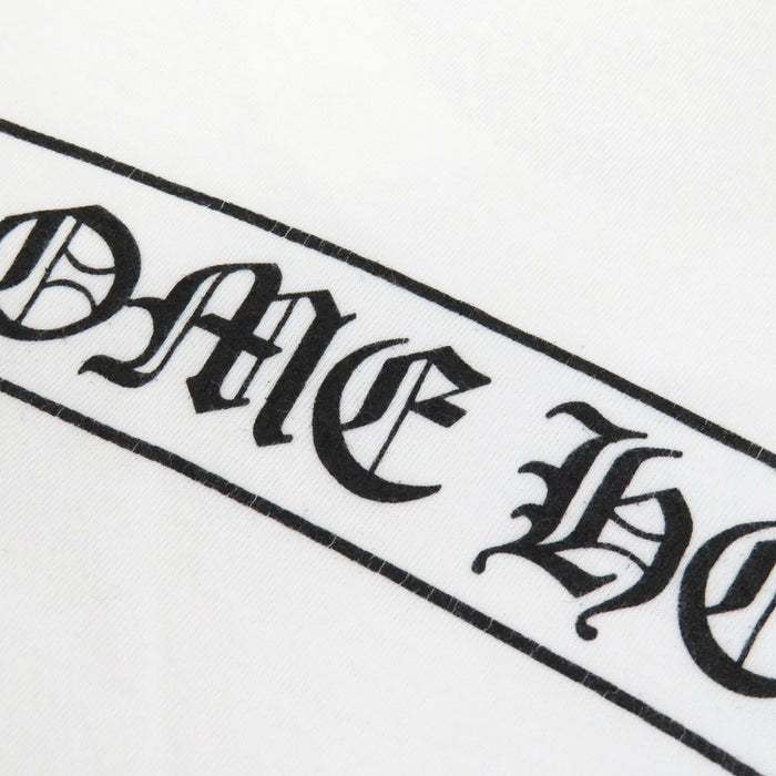 CHROME HEARTS 
CHプラス コットン 
スクロールラベル ロゴ プリント Tシャツ