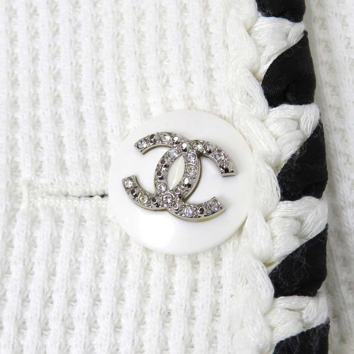 香奈儿
COCO CC 标志 可可钮扣 水钻 21C
可可标志 棉 无领 夹克