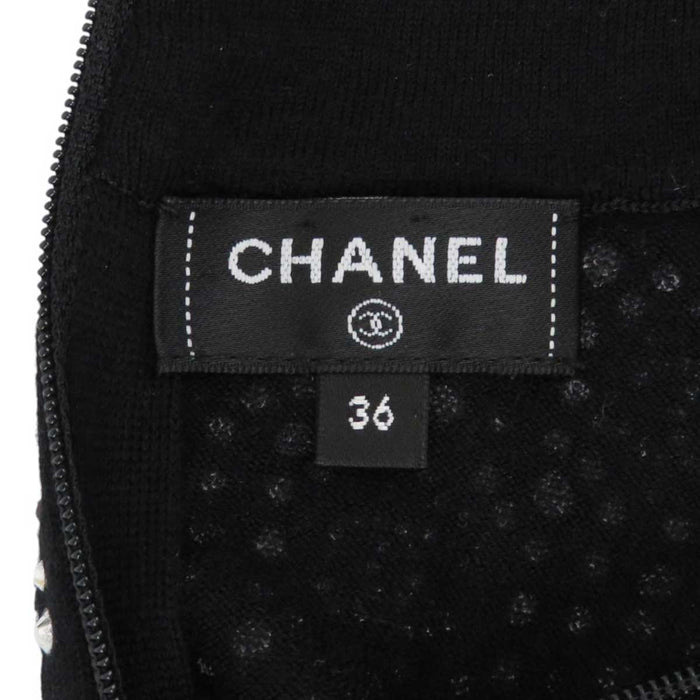 CHANEL 
COCO CC ロゴ ハイネック NJ747 
ココマーク ラインストーン ウール ニット