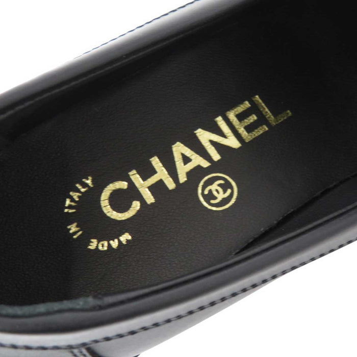 CHANEL 
ロゴ COCO CC ワンポイント ライトゴールドカラーメタル 
ココマーク カーフレザー ローファー