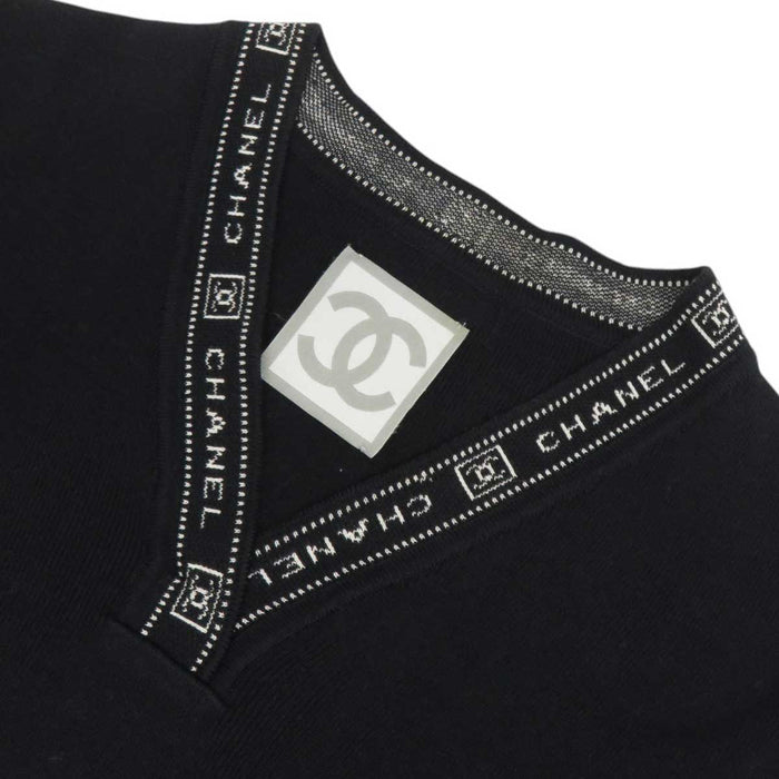 CHANEL 
COCO CC Logo V-Neck 
Coco Mark Short Sleeve Cotton Knit
