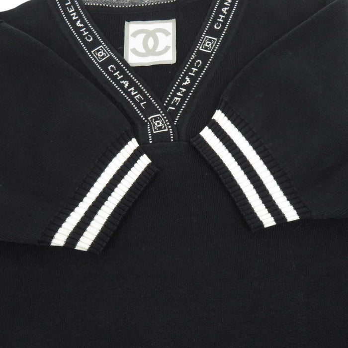 CHANEL 
COCO CC Logo V-Neck 
Coco Mark Short Sleeve Cotton Knit