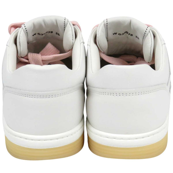 CHANEL
Logo COCO CC Scarpe Sportive
Scarpe da ginnastica in pelle con lacci e marchio Coco