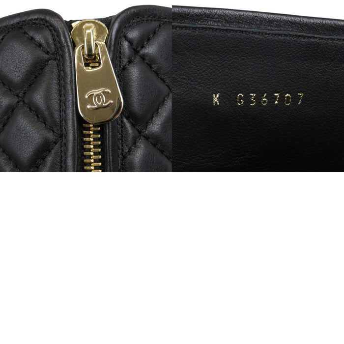 CHANEL 
サイドジップ ロゴ COCO CC ゴールドカラーメタル 
ココマーク マトラッセ レザー ショートブーツ