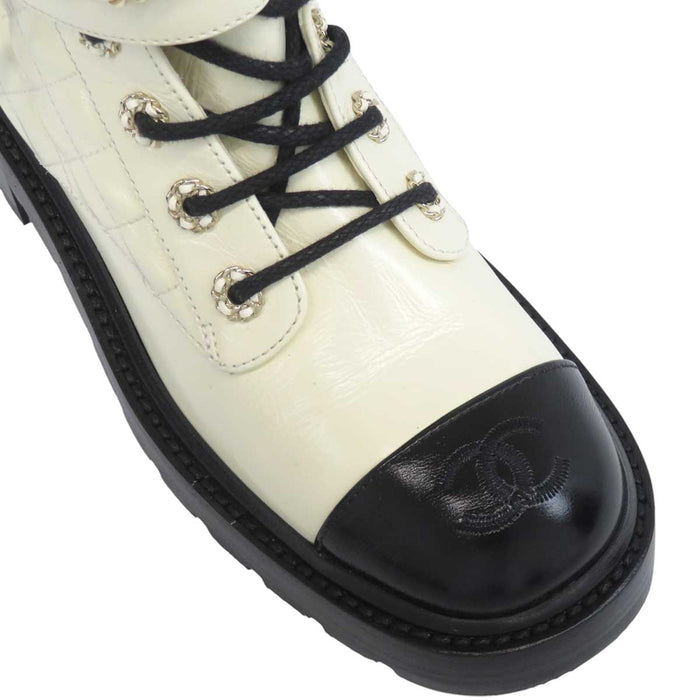 CHANEL 
Logo COCO CC Lace-up 
Coco Mark Camellia Matelassé Short Boots
