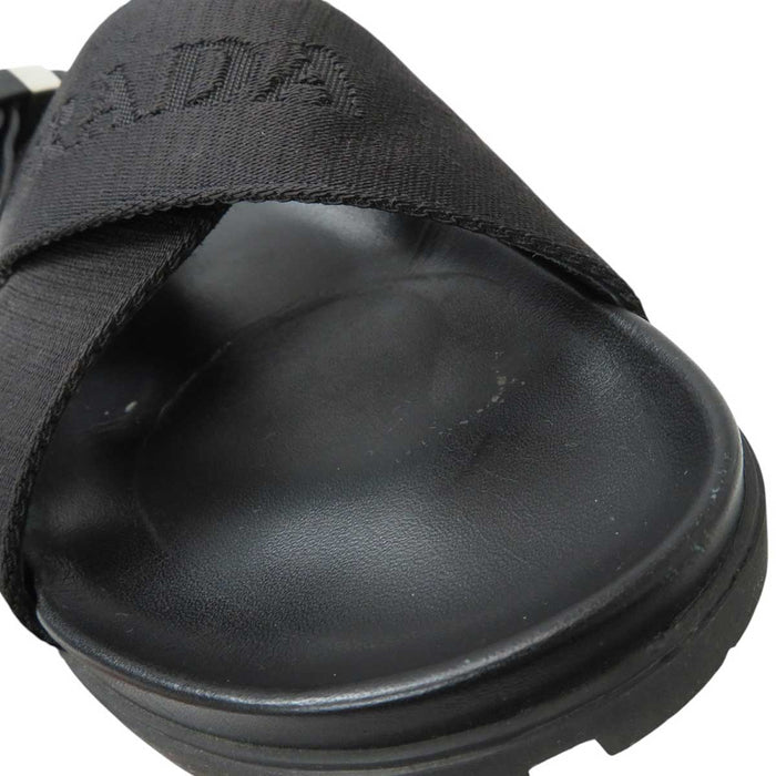 PRADA 
ロゴ レザー ファブリック 
クロスバックル サンダル