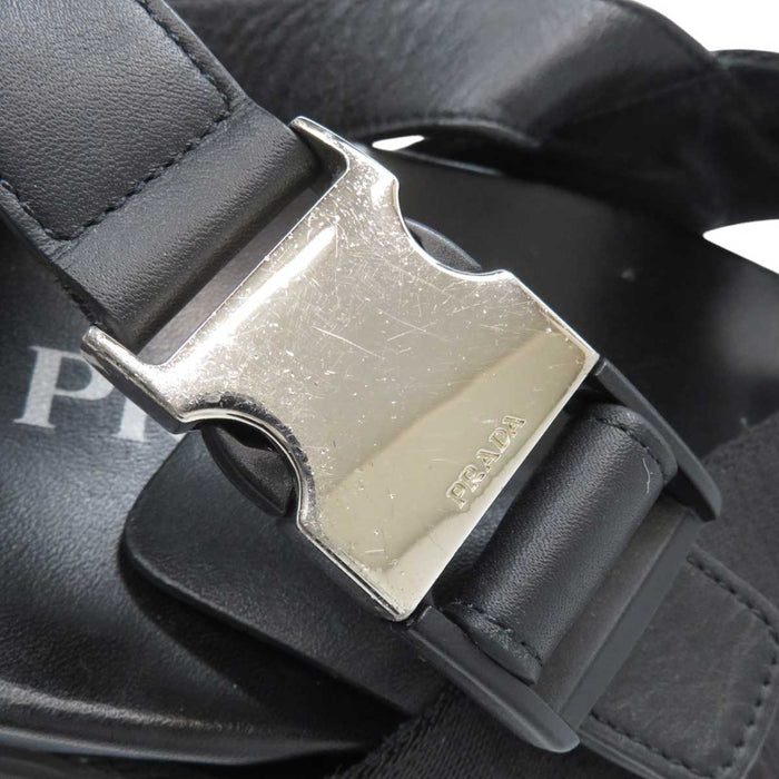 PRADA 
ロゴ レザー ファブリック 
クロスバックル サンダル