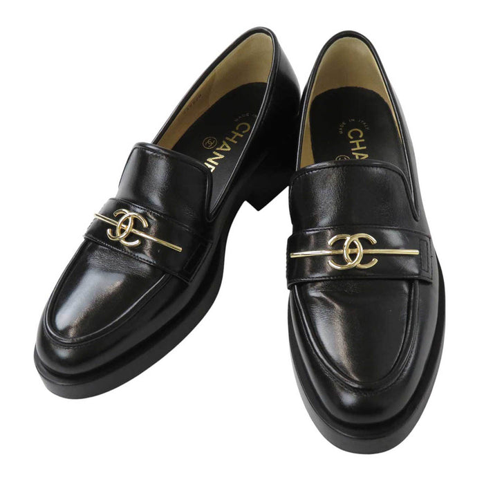 CHANEL
Logo COCO CC
Coco Mark Leather Loafers