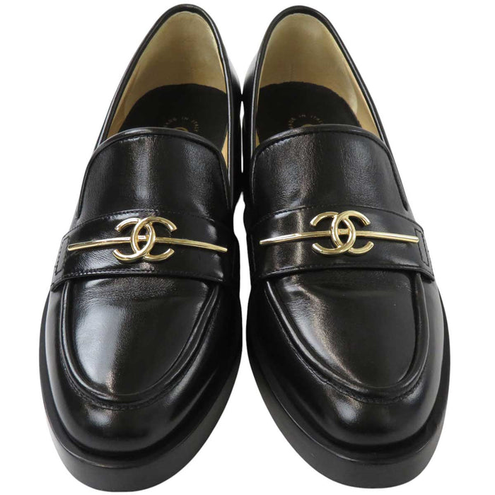 CHANEL
Logo COCO CC
Coco Mark Leather Loafers