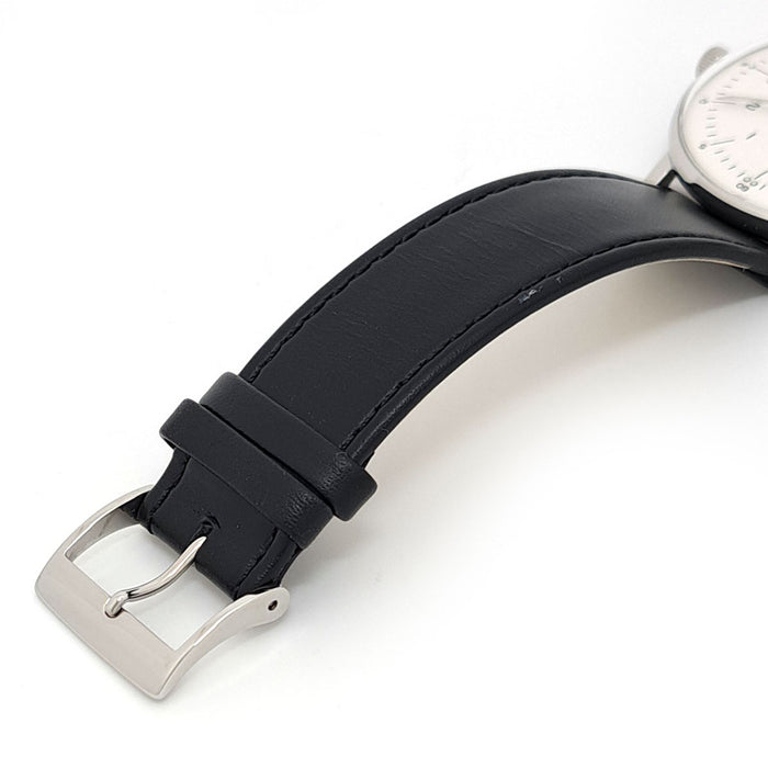 JUNGHANS 
Max Bill Automatique 
Avec boîte et garantie