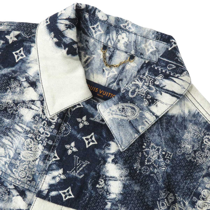 LOUIS VUITTON
LV Cotton
Bandana Short Sleeve Denim Shirt
Monogram