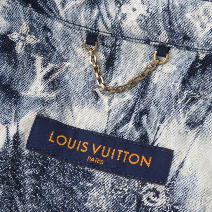 LOUIS VUITTON
LV Cotton
Bandana Short Sleeve Denim Shirt
Monogram