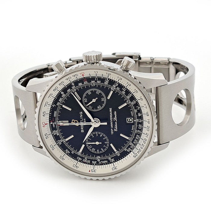 BREITLING
Navitimer
With box and warranty card