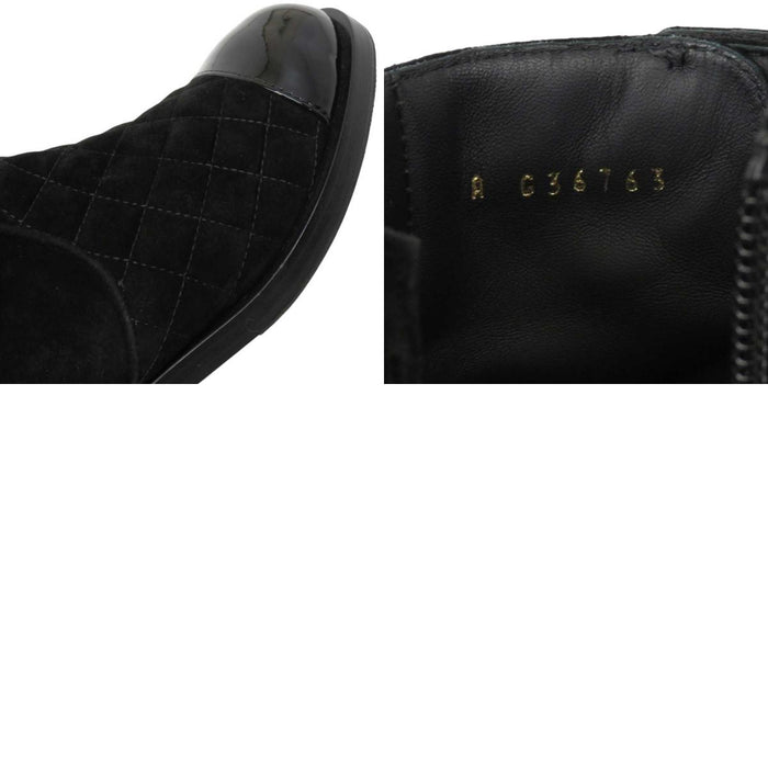 CHANEL 
COCO CC Logo Suede 
Coco Mark Turnlock Matelassé Short Boots