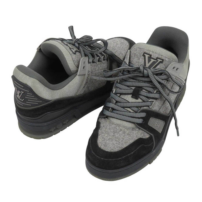 LOUIS VUITTON
LV Logo
Trainer Line Sneakers