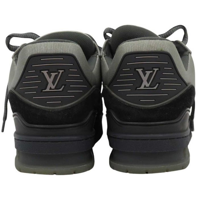 LOUIS VUITTON
LV Logo
Trainer Line Sneakers
