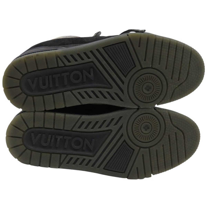 LOUIS VUITTON
LV Logo
Trainer Line Sneakers