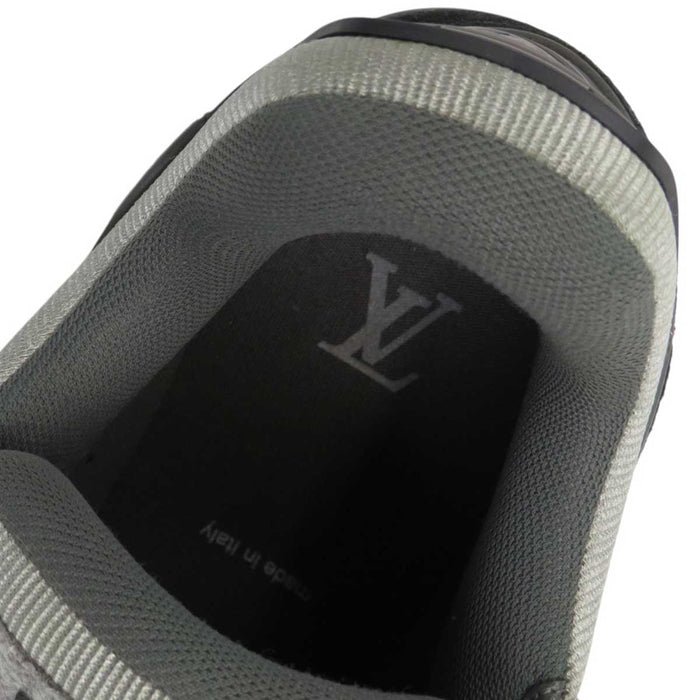 LOUIS VUITTON 
LV ロゴ 
トレイナー ライン スニーカー