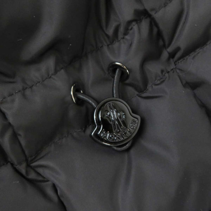 MONCLER 
ワッペン ウエストバンド ナイロン 
DOMBES ドンブ ダウンコート