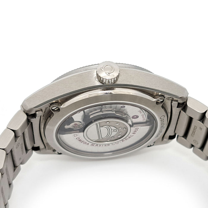 OMEGA
Constellation Globemaster
With box and warranty card