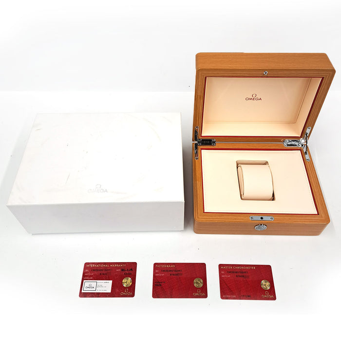 OMEGA
Constellation Globemaster
With box and warranty card