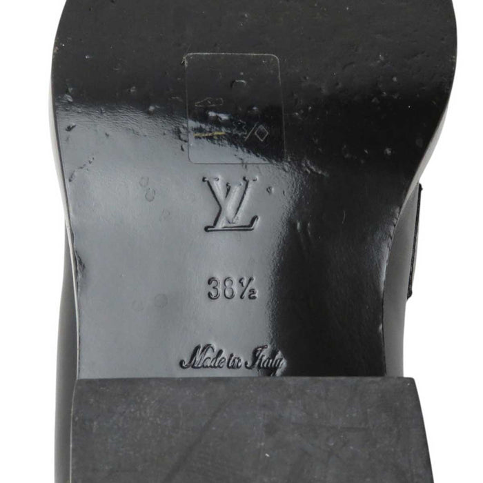 路易威登
19年 LV 标志 单字母图案 金色金属
学院系列双色乐福鞋