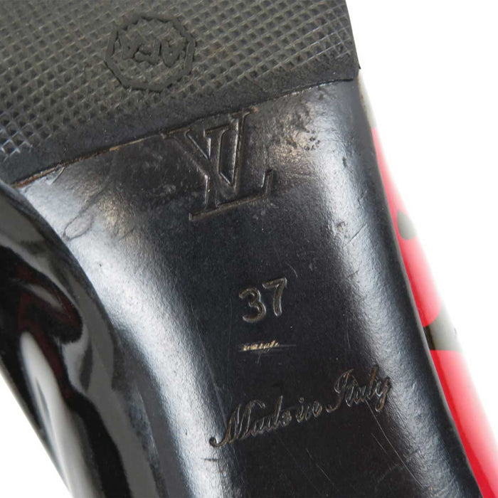 LOUIS VUITTON
LV Patent Low Heel
Graffiti Flat Pumps