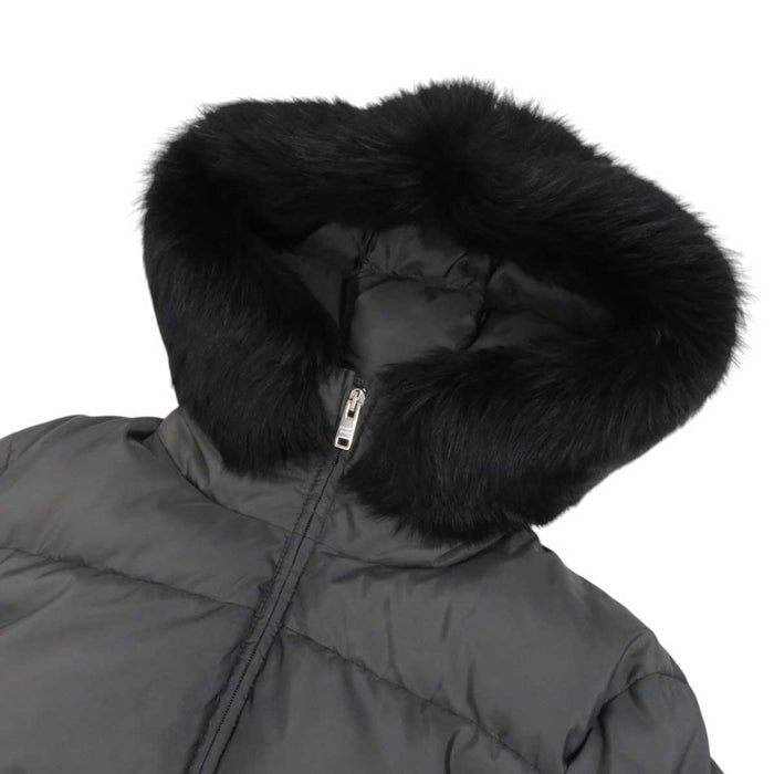 PRADA
Triangle Logo Plate Fur
Triangle Logo Nylon Down Jacket