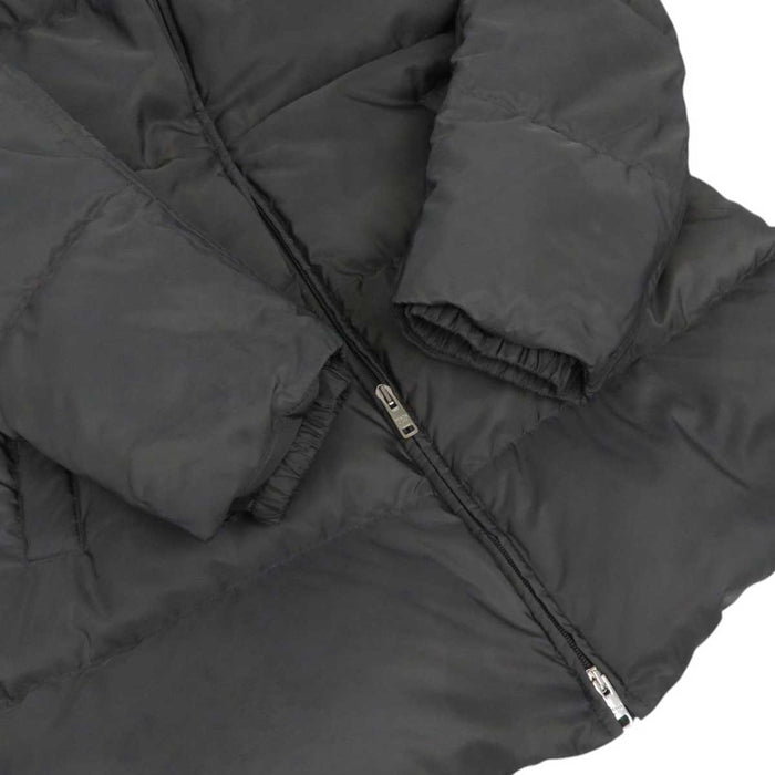 PRADA 
三角ロゴプレート ファー 
トライアングルロゴ ナイロン ダウンジャケット