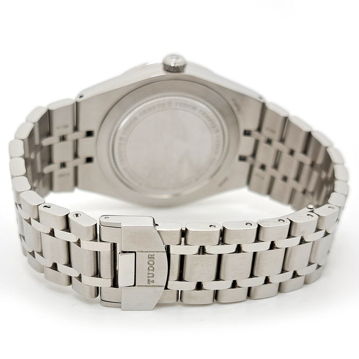 TUDOR
Royal
With box and warranty card