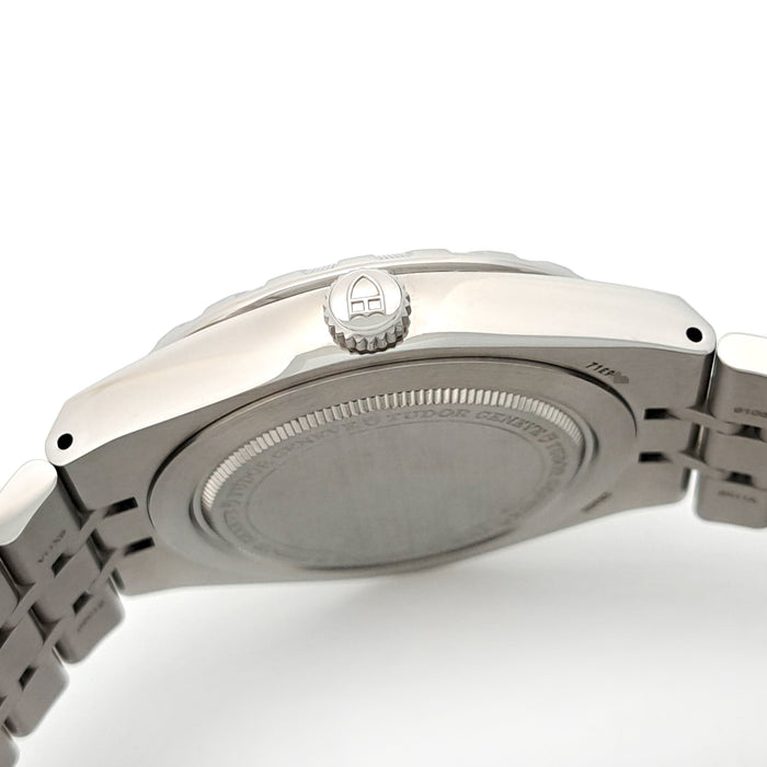 TUDOR
Royal
With box and warranty card