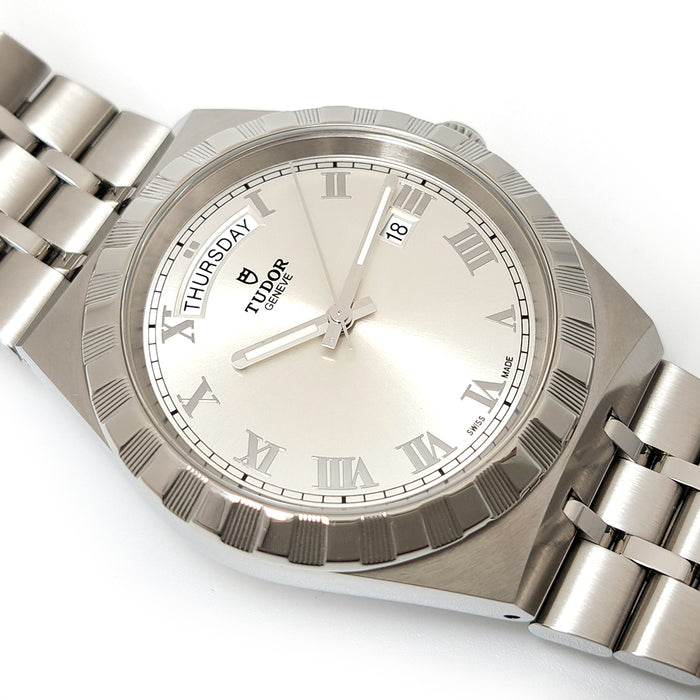 TUDOR
Royal
With box and warranty card