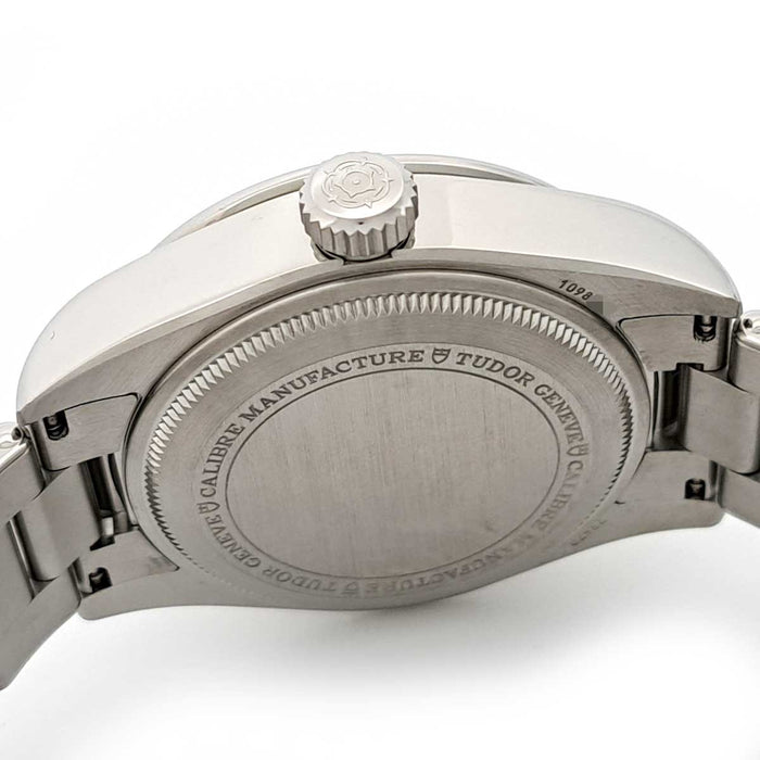 TUDOR
Black Bay Pro Watch
With Box and Warranty Card