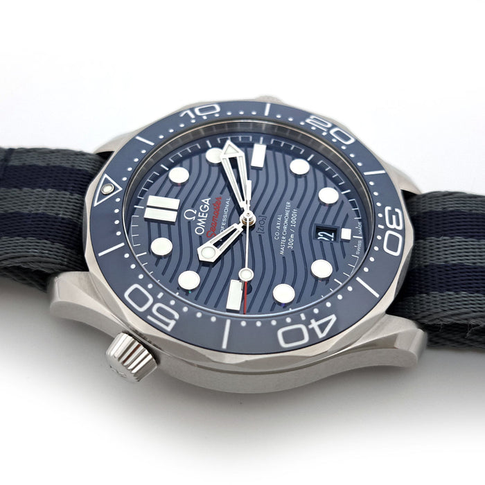 OMEGA Seamaster Diver 300m with Box and Warranty Card