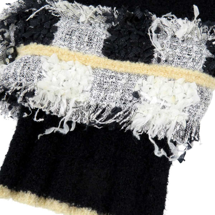 CHANEL
COCO CC Coco Button Rhinestone Tweed Fringe 05A
Coco Mark Cashmere Zip-up Cardigan