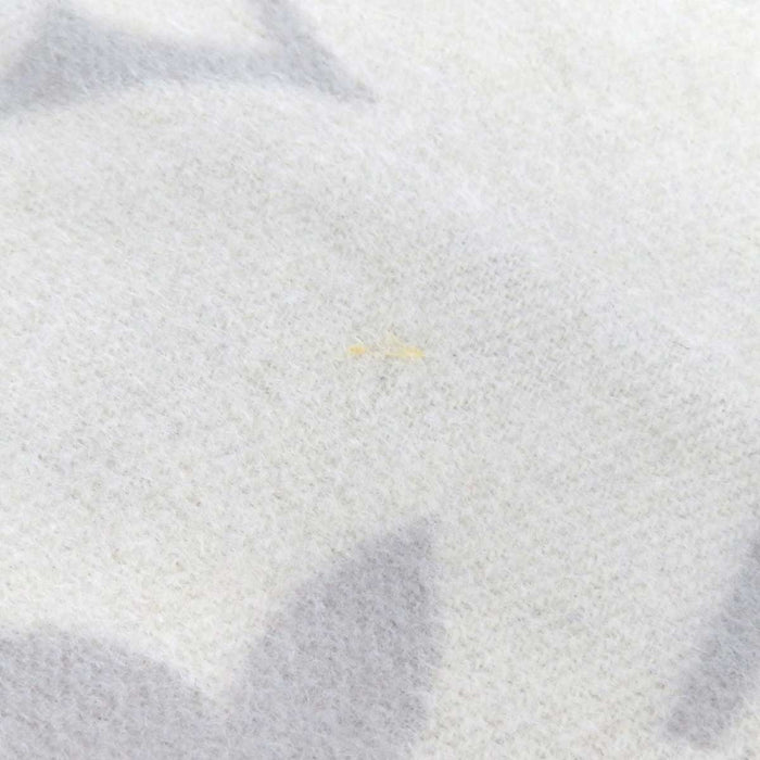 LOUIS VUITTON
LV logo all-over pattern fringe
Monogram muffler