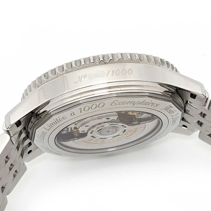 BREITLING 
ナビタイマー01 ラトラパンテ リミテッド 
箱ギャラ付