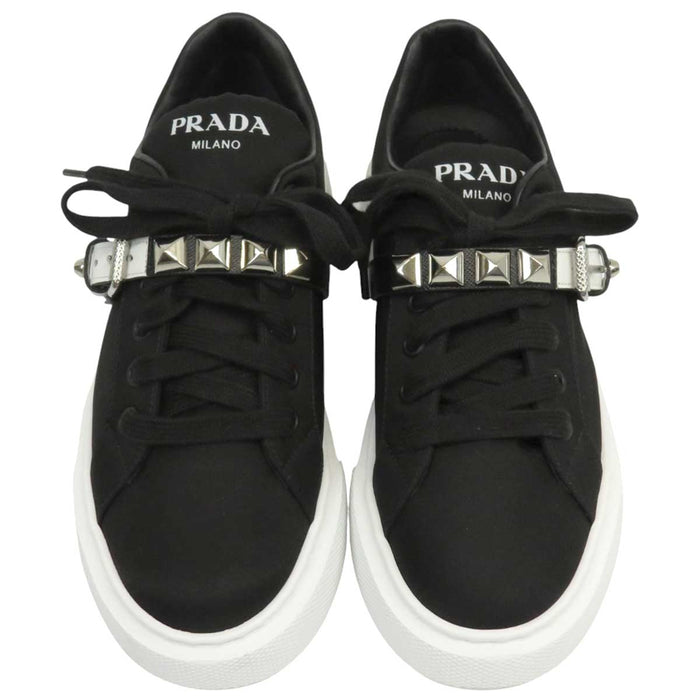 PRADA 
ロゴ ナイロン 
スタッズ ローカット スニーカー
