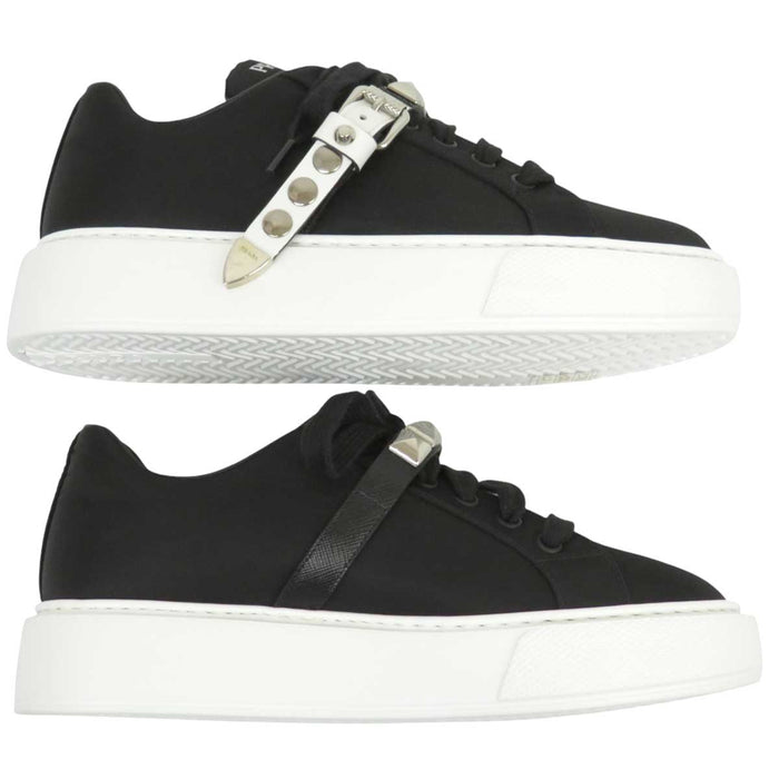 PRADA 
ロゴ ナイロン 
スタッズ ローカット スニーカー