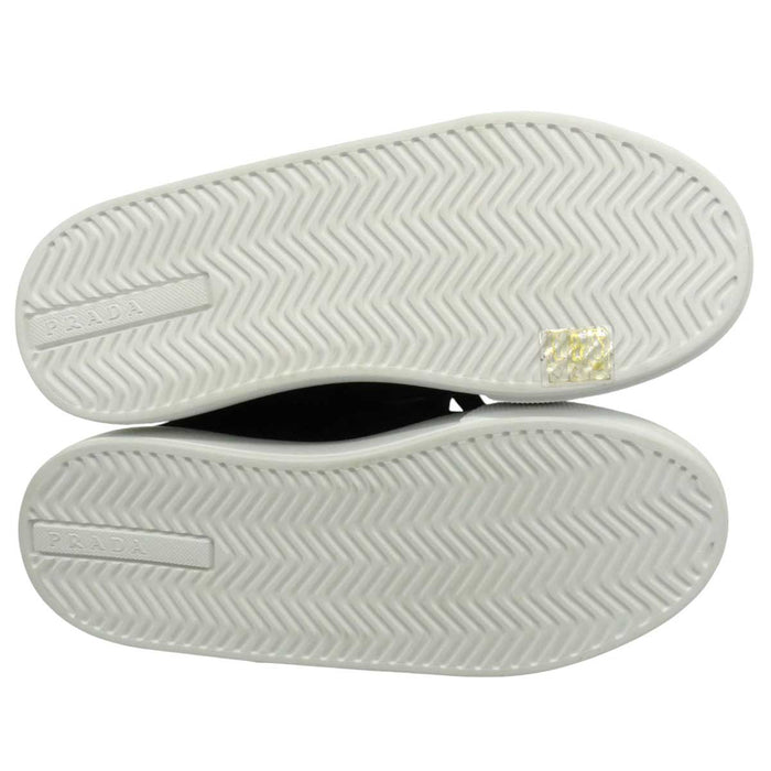 PRADA 
ロゴ ナイロン 
スタッズ ローカット スニーカー